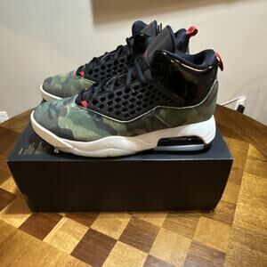 Jordan Maxin 200 Camo Medium Olive Gym Red Black Men's Sneaker CD6107-200 sz 10